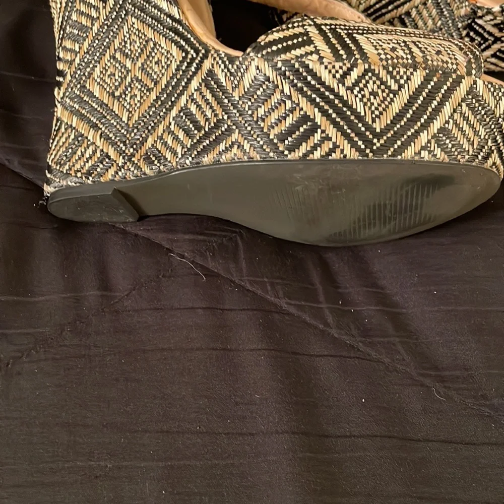 🔥Sale🔥Beautiful Natural and Black wedge 5” heels with ankle strap..like new - Picture 5 of 6